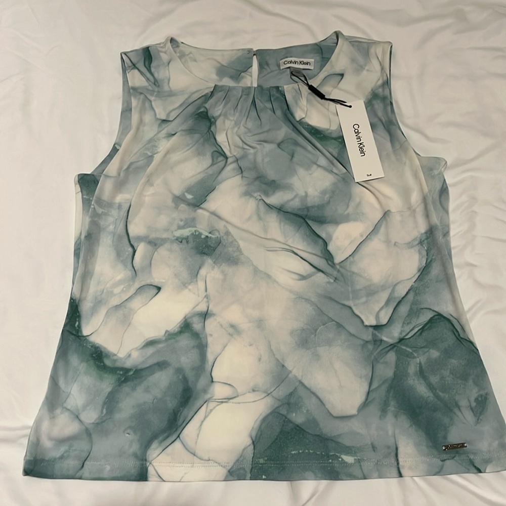 Calvin Klein women’s size large green pattern blouse NWT